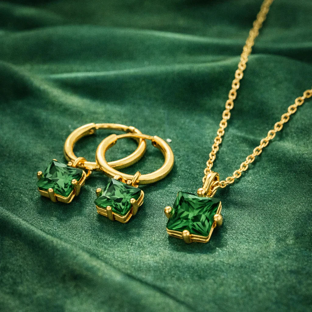 (51262) Boucles d'oreilles créoles Ø 15 mm avec pendentif et zircon vert, argent sterling 925/000 plaqué or.